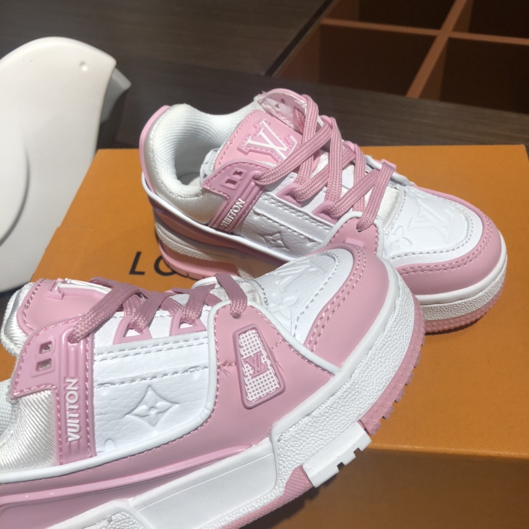 Children's shoes child